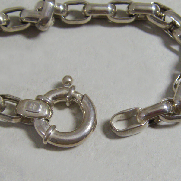 (b1134)Silver bracelet Rolo type.